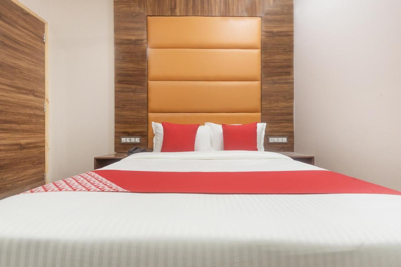 Hotel Blue Executive Near Chhatrapati Shivaji International Airport Mumbai Dış mekan fotoğraf