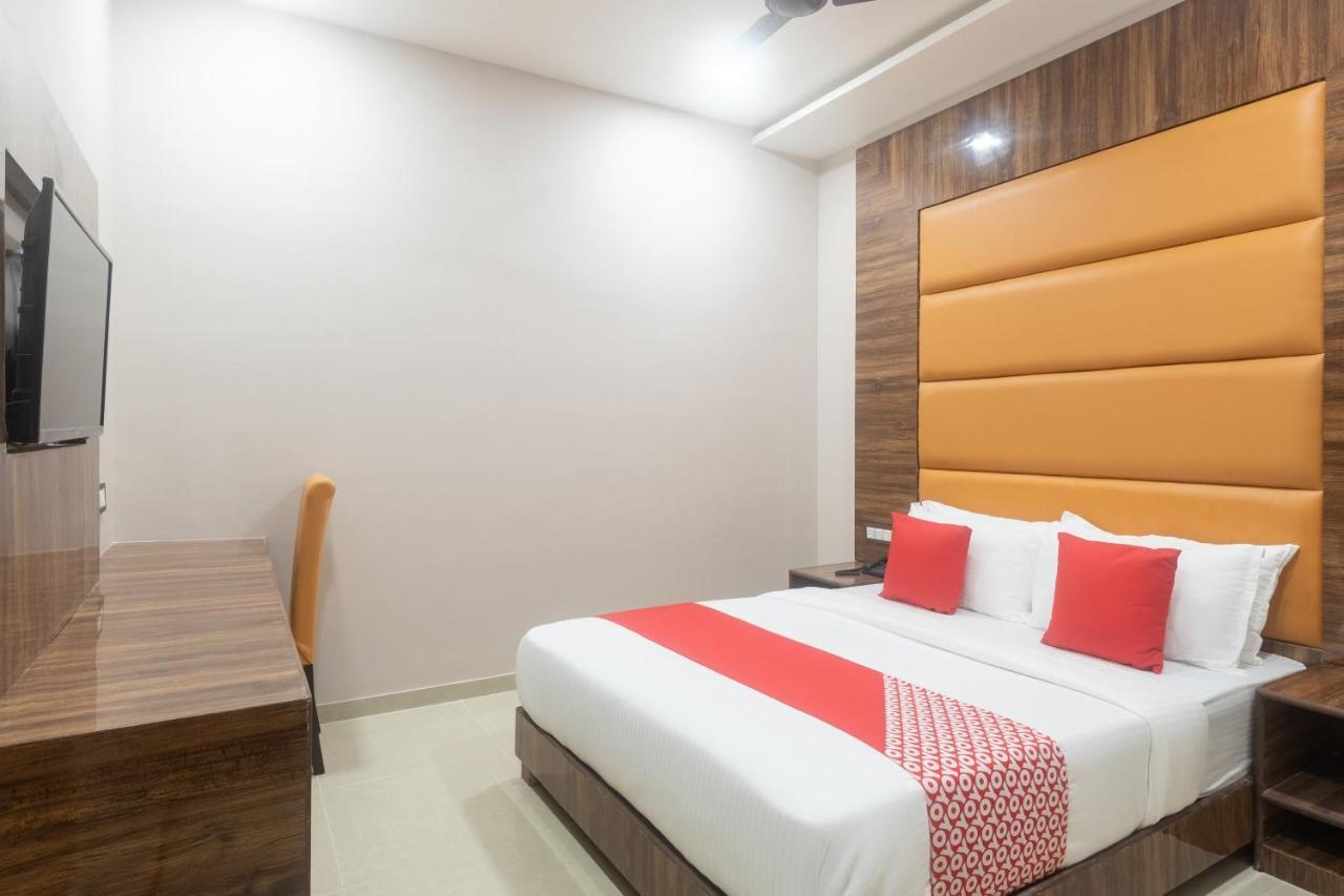 Hotel Blue Executive Near Chhatrapati Shivaji International Airport Mumbai Dış mekan fotoğraf