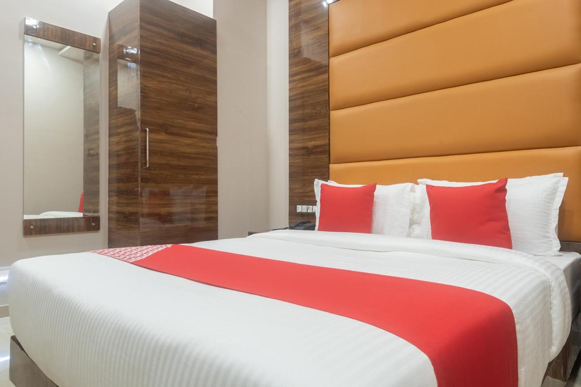 Hotel Blue Executive Near Chhatrapati Shivaji International Airport Mumbai Dış mekan fotoğraf