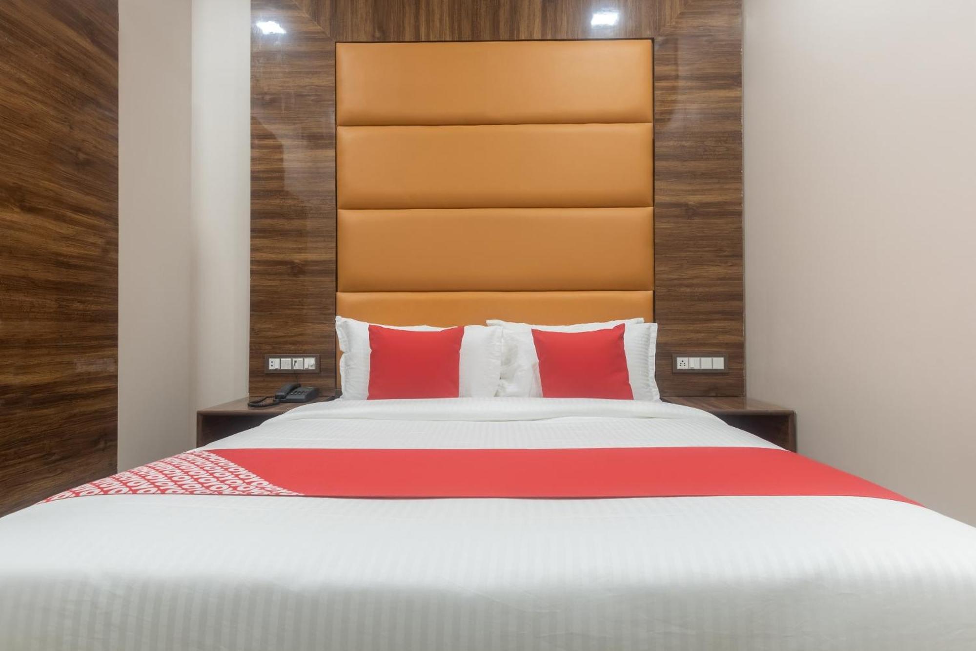 Hotel Blue Executive Near Chhatrapati Shivaji International Airport Mumbai Dış mekan fotoğraf