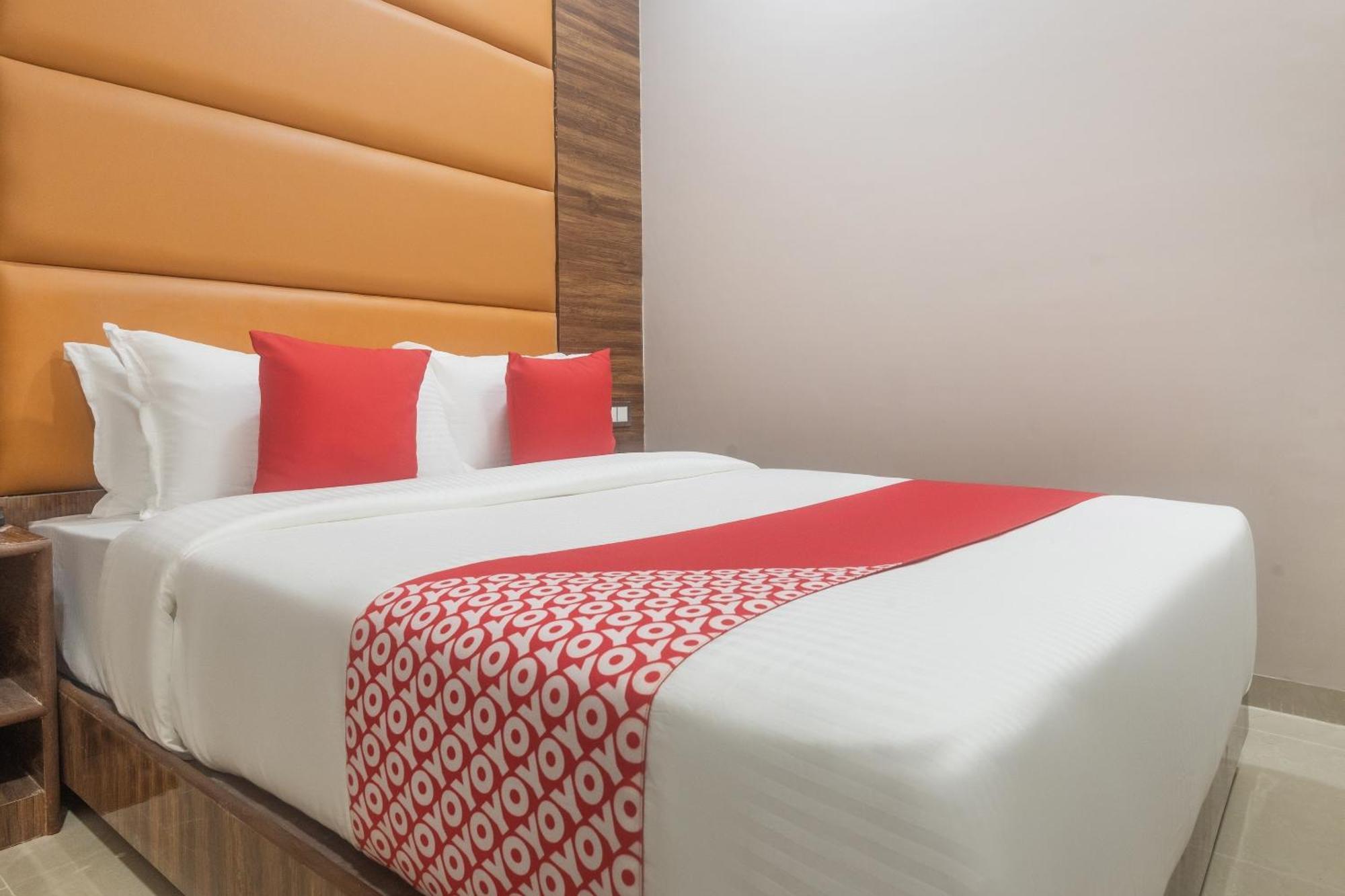 Hotel Blue Executive Near Chhatrapati Shivaji International Airport Mumbai Dış mekan fotoğraf