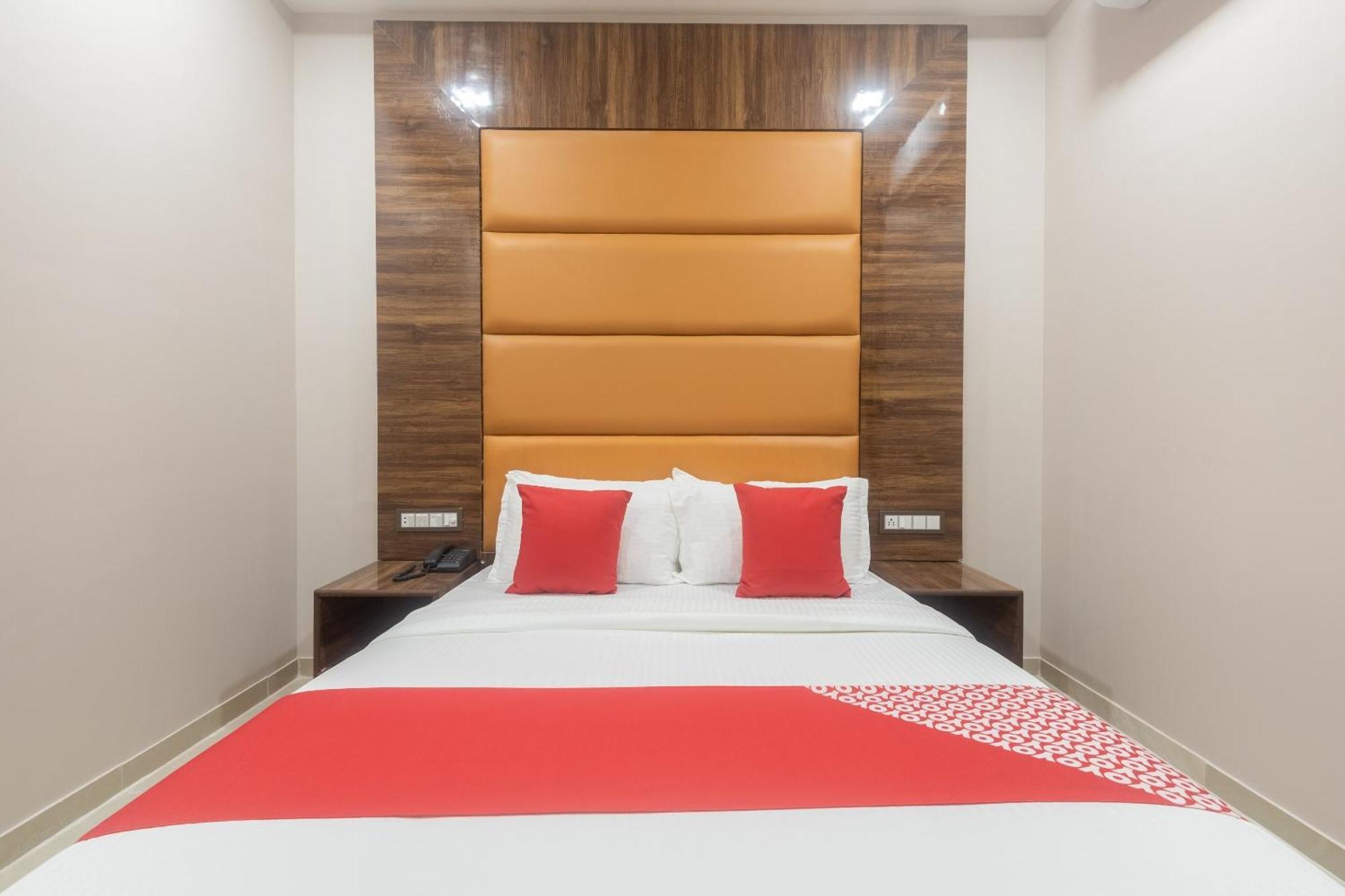 Hotel Blue Executive Near Chhatrapati Shivaji International Airport Mumbai Dış mekan fotoğraf